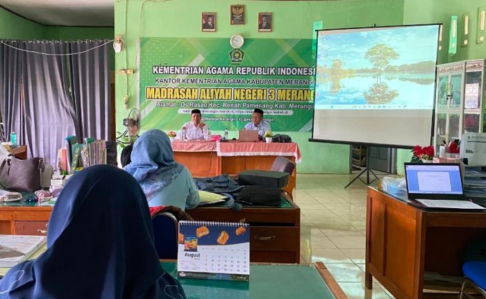 Pengawas Madrasah Berikan Pembinaan kepada Guru dan Tenaga Kependidikan MAN 3 Merangin