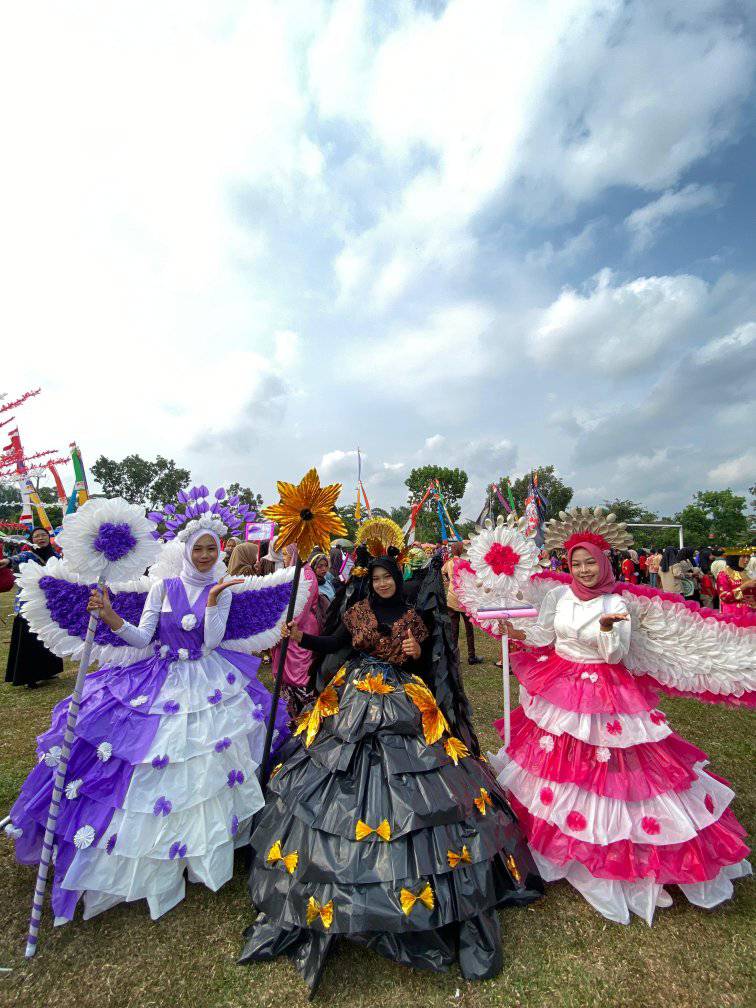 MAN 3 Merangin Mengikuti Karnaval HUT RI Ke- 79 di Kecamatan Renah 