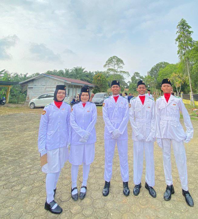 Lima Siswa MAN 3 Merangin Menjadi Petugas  Paskibraka Tingkat Kecamatan