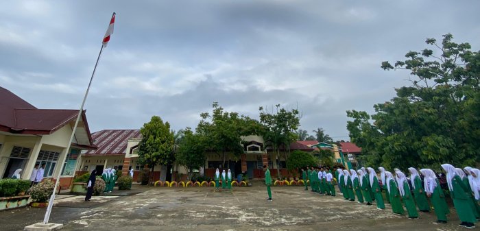 MAN 3 Merangin Laksanakan Upacara Bendera
