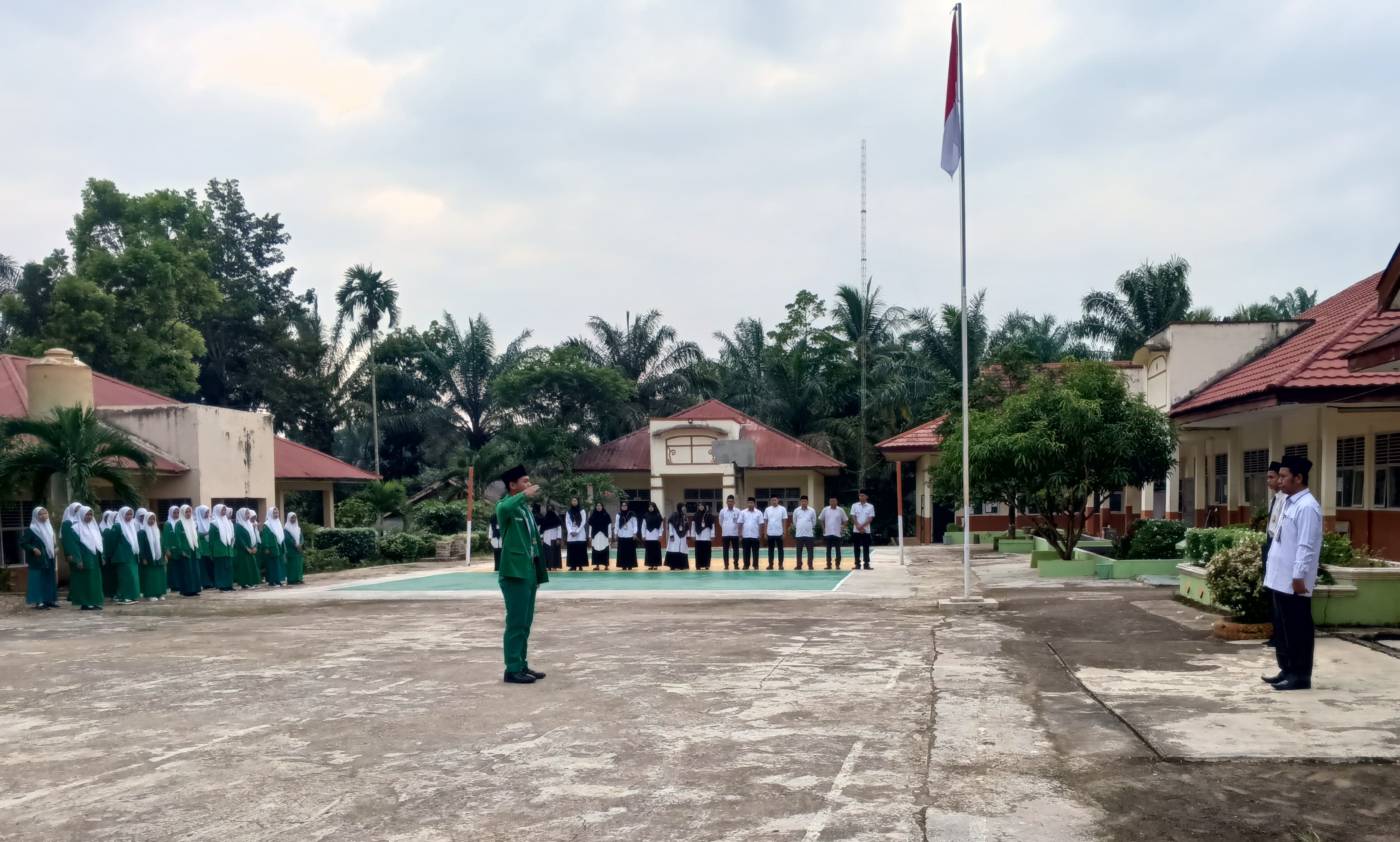 PELAKSANAAN UPACARA BENDERA DAN PEMBUKAAN KEGIATAN MATSAMA  MAN 3 MERANGIN TAHUN PELAJARAN 2024/2025