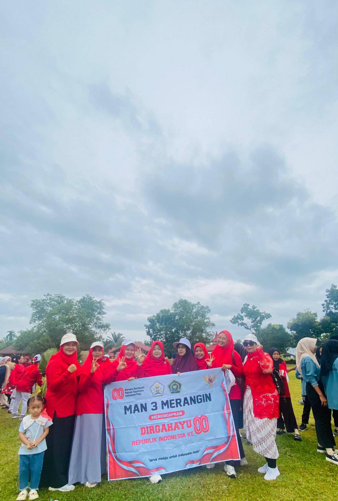 Pawai HUT RI ke 80 di Desa Rasau