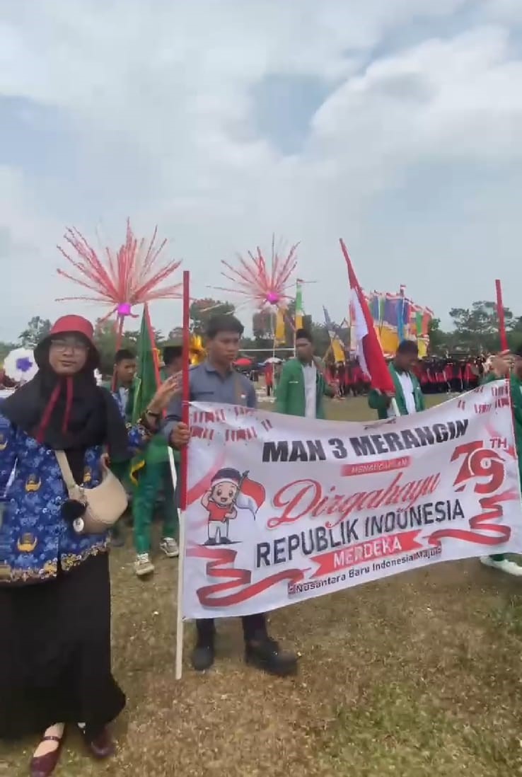 MAN 3 Merangin Mengikuti Upacara HUT RI Ke- 79 di Kecamatan Renah Pamenang  Berlangsung Khimad