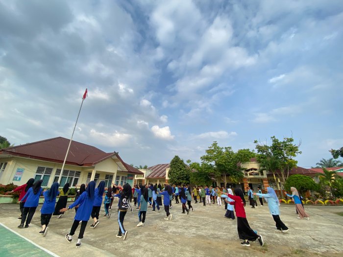 MAN 3 Merangin Gelar Senam Pagi Rutin Setiap Rabu