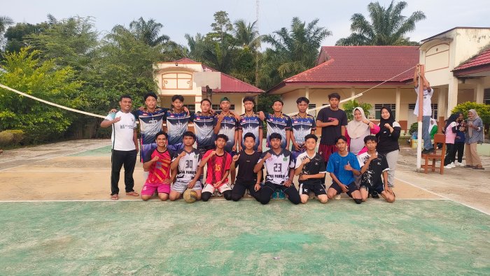 Sparing Voli MAN 3 Merangin dan MAS Pamenang Barat Berlangsung Meriah